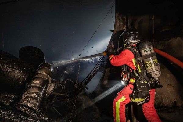 Environ 70 sapeurs-pompiers ont été mobilisés pour éteindre l’incendie.