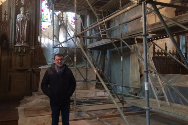 Le maire de la Baussaine, dans le chantier de l'Eglise St Léon