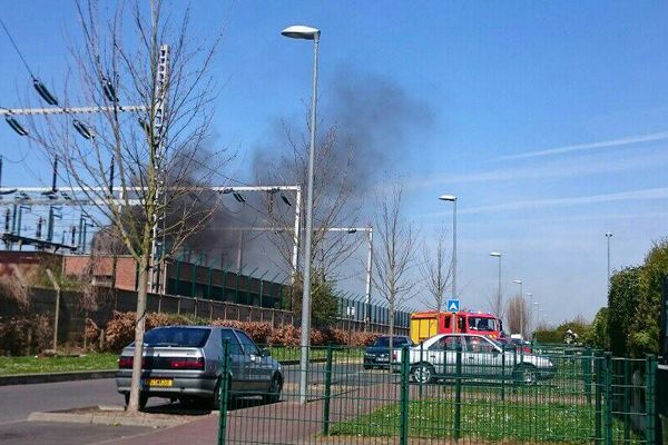 L'incendie est survenu vers midi dans ce transformateur de Douai.