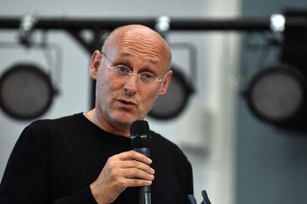 Bernard Laporte, ancien sélectionneur de l'équipe de France de rugby en campagne pour la présidence de la Fédération 