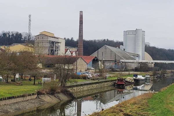 La sucrerie Ouvré fils, une entreprise familiale, fondée en 1873 à Souppes-sur-Loing (Seine-et-Marne) va fermer ses portes.