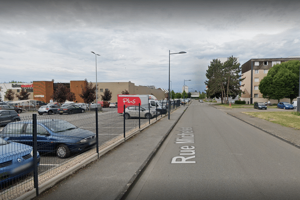 Cet hypermarché, situé au cœur du quartier de la Madeleine, avait été pillé dans la nuit du 30 juin au 1er juillet, suite à la mort de Nahel.