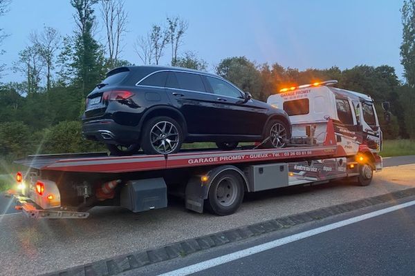 Le véhicule du jeune permis, une Mercedes GLC, a été placée en fourrière administrative.