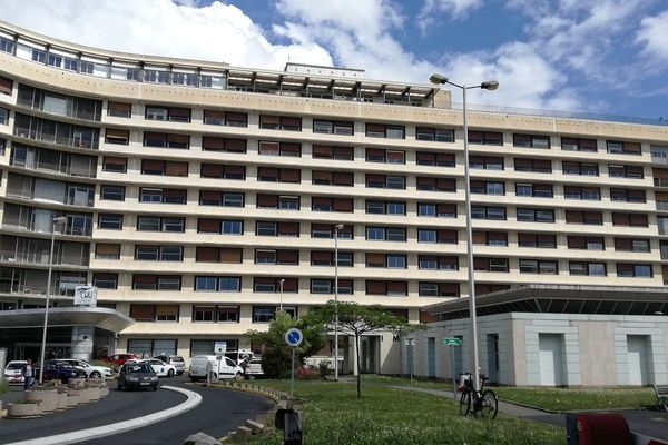 Après le suicide de deux personnels du CHU Gabriel Montpied de Clermont-Ferrand, certains de leurs collègues réagissent.