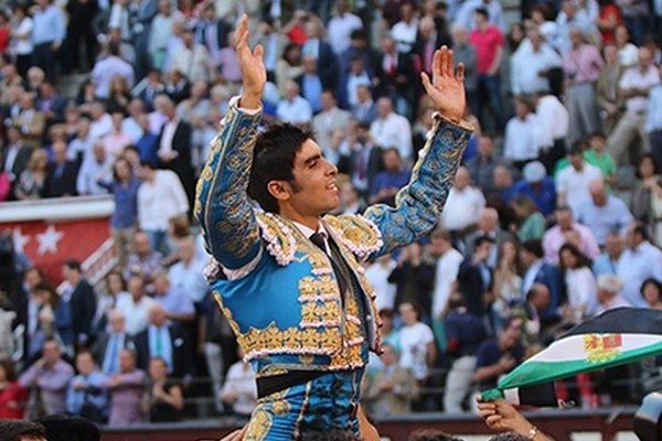 Perera s'était inscrit, quitte ou double, face aux Adolfo Martin pour son second contrat à Madrid. Un nouvel et immense triomphe. La prise du trône de la saison