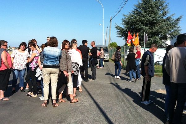 Ce matin les salariés ont débrayé devant l'usine