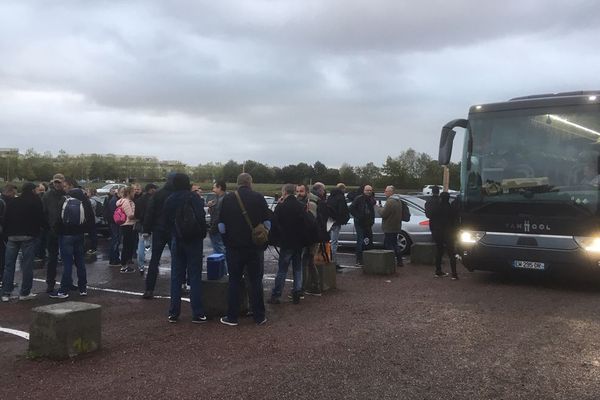 Les policiers du Calvados ce mercredi matin à la Colline aux oiseaux, à Caen, pour le départ de la manifestation organisée à Paris