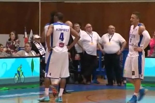 Déception pour les joueurs de St-Quentin à la fin du match.