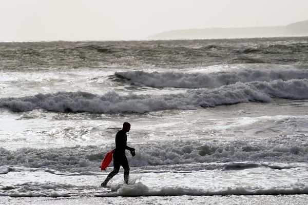 La tempête Eunice a traversé l'Angleterre ( ici une plage du Dorset)  avant d'arriver sur nos côtes