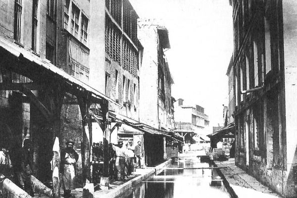 Les tanneries sur la Bièvre, fin XIXe siècle (photo Charles Marville).