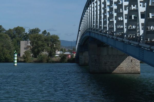 un service de navettes qui enjambe le Rhône, entre Le Pouzin-Loriol et La Voulte-Livron. Lancement le 31 août dernier. Un trait d'union entre la Drôme et l'Ardèche (image archives)