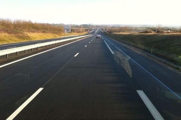 C'est fait ! depuis lundi matin, 9 heures 30, les automobilistes peuvent parcourir les 53 kilomètres du dernier tronçon de l'A89