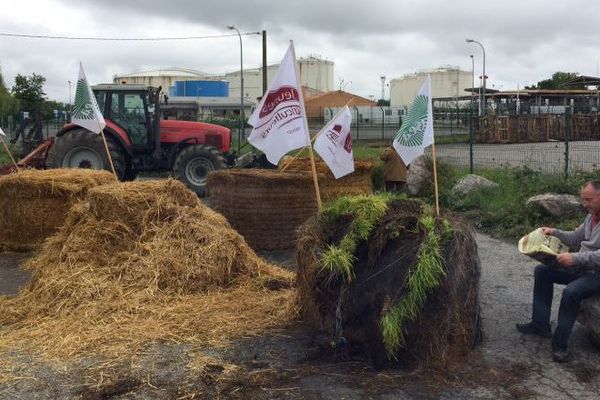 Devant le dépôt de Lespinasse ce lundi matin 11 juin