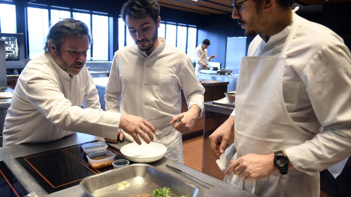 Il est le seul maître à bord en cuisine