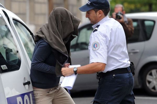 Helga Wauters présentée chez le juge le 14 octobre 2014 au tribunal de Pau. 