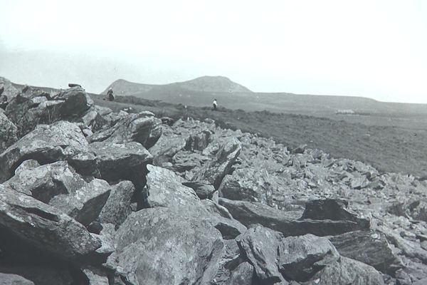 111 photographies de Félix Thiollier vendues aux enchères ce jeudi 20 juin à Saint-Etienne. Eboulis dans le massif du Mezenc - épreuve au gélatino bromure d'argent- 29,8 x 39,8 cm