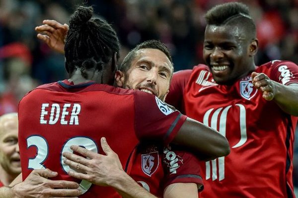 Une accolade, et la victoire pour Lille