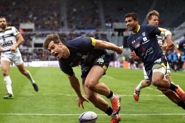 Les joueurs de l'ASM Clermont Auvergne ont lancé une cagnotte en ligne afin d'aider le CHU de Clermont-Ferrand à lutter contre le coronavirus COVID 19.