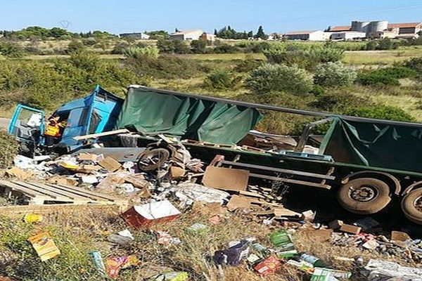 Loupian (Hérault) - un camion est tombé dans un fossé - 14 septembre 2018.