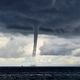 Ce samedi 7 septembre, une impressionnante trombe de mer s'est formée au large de Quiberon dans le Morbihan. Elle s'est déplacée lentement pendant une dizaine de minutes.