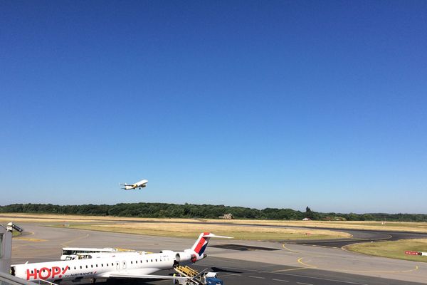 Pendant deux ans, la présence de particules ultrafines dans l'air aux abords de l'aéroport de Nantes Atlantique va être mesurée.