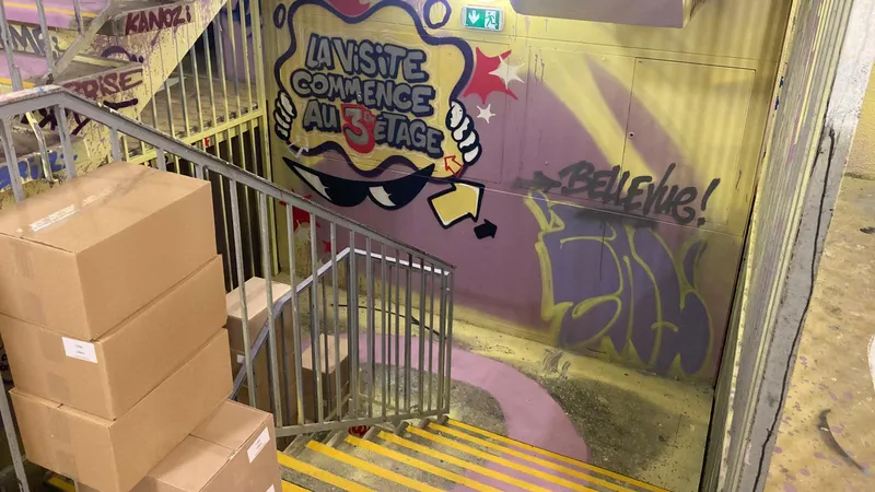 Exemple de travail dans une cage d'escalier.