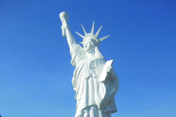 la statue de la liberté sera peut-être remplacée si les donateurs sont généreux