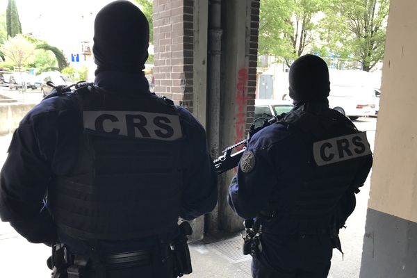 Les force de l'ordre sont intervenues aux alentours de midi dans le centre-ville de Grenoble.