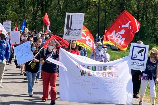 Des manifestants se sont rassemblés à Rennes pour dénoncer les conditions d'audience, en visioconférence du centre de rétention administrative