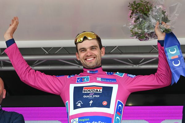 Le Danois Kasper Asgreen sur le podium des 4 jours de Dunkerque, vendredi 19 mai 2023.