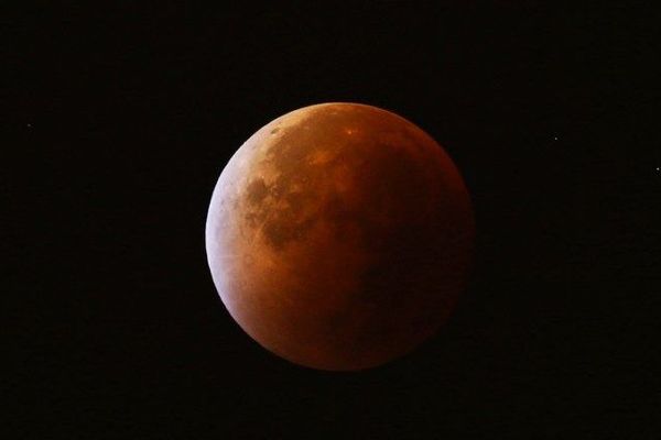 Pour les moins de 33 ans, c'était la première occasion de voir la "super Lune de sang".
	