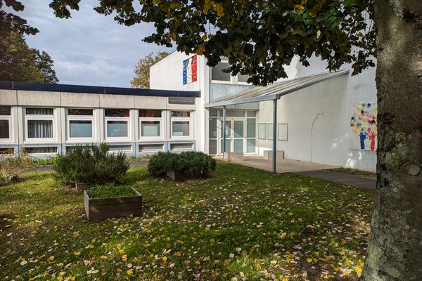 À l'école maternelle Marceau-Courier, située à Saint-Pierre-des-Corps, une enseignante en arrêt maladie longue durée n'a été remplacée que partiellement.