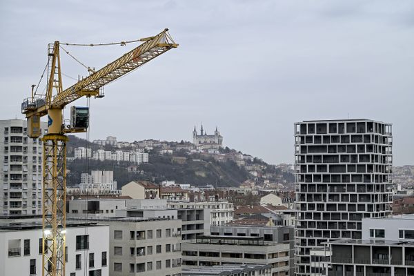 Selon la CAPEB, l'activité du secteur de la construction a reculé de 2,5 % en Auvergne-Rhône-Alpes au premier trimestre 2024.