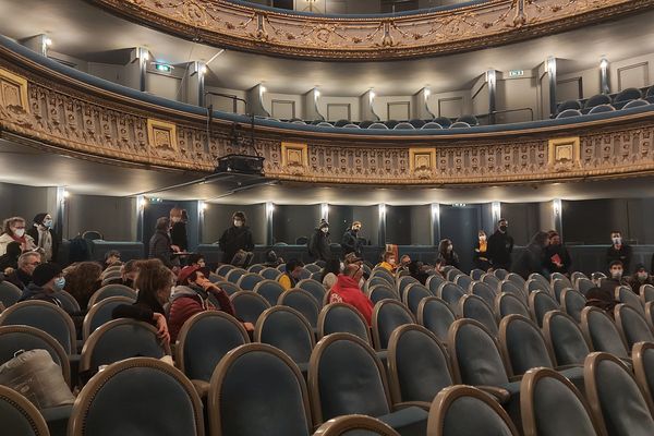 Une quarantaine d'artistes et techniciens occupent le théâtre Graslin, à Nantes