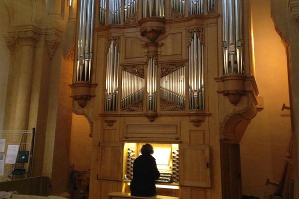 L'orgue de Charolles, installé dans l’église Sainte-Croix, inauguré les 2 et 3 juillet 2016. 