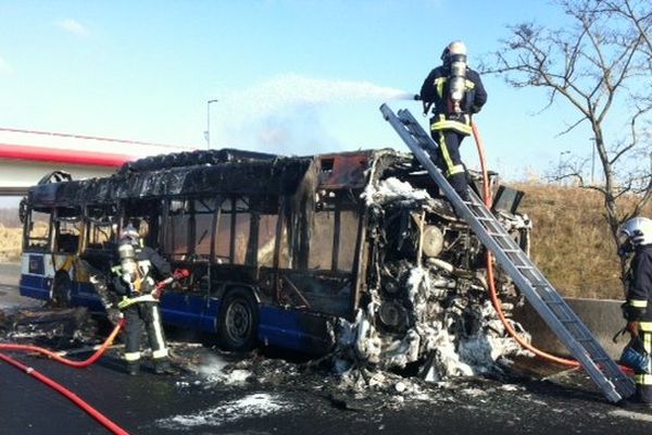 Le bus a pris feu vers 9h20 sur la rocade intérieure au sud de Toulouse