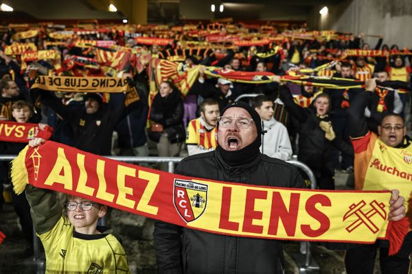 Pour les 32e de finale de la Coupe de France 2024, le RC Lens tombe sur le PSG. Au grand dam des supporters.