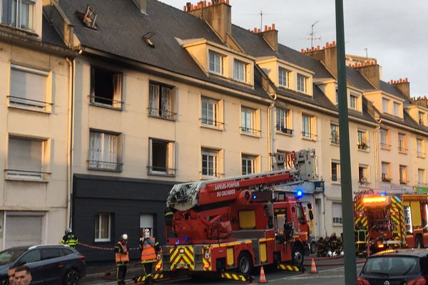 Caen : une personne se défenestre pour échapper à un incendie