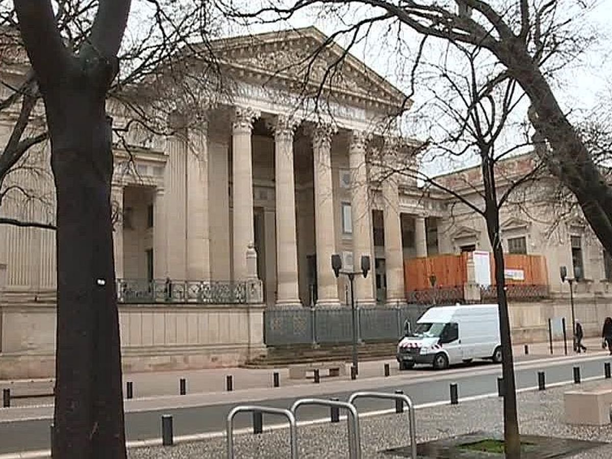 Nimes Une Bande De Pieds Nickeles Devant La Cour D Assises Du Gard Pour Extorsion Avec Violences