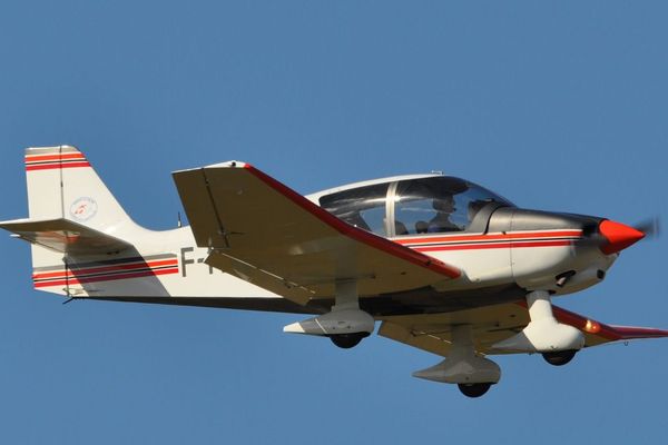 Un avion type Robin DR400 du même type que celui volé à Loudun