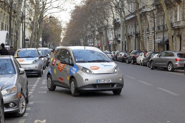 Une voiture en autopartage remplace neuf voitures personnelles, selon une enquête de l'Agence de l'Environnement et maîtrise de l'énergie (Ademe).