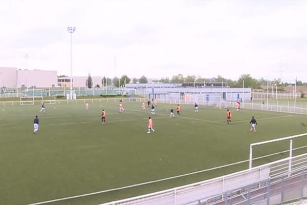 Les jeunes de l'Estac à l'heure de l'entraînement