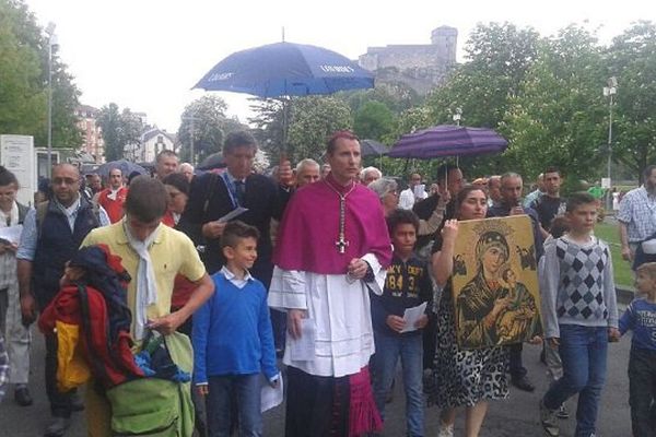 Mgr Brouwet entouré des Chrétiens d'Orient