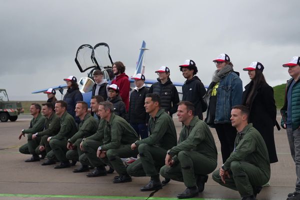 Solidarité : la Patrouille de France invite des enfants malades. Elle leur offre une démonstration rien que pour eux