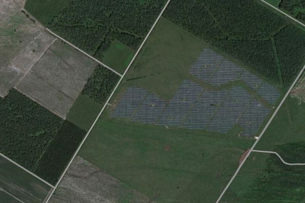 La ferme voltaïque de Magescq dans les Landes avant l'incendie (vue du ciel, illustration).