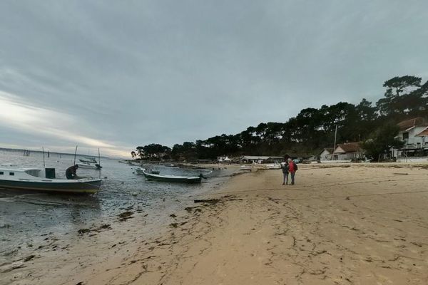 Raymond Radiguet et Jean Cocteau résidaient sur le Bassin d'Arcachon (Ici une plage de Piquey, image d'illustration) au moment de la rédaction du "Diable au corps".