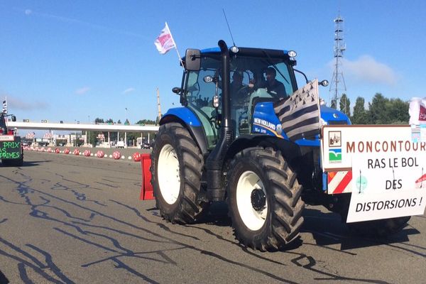 En Mayenne, des tracteurs agricoles partent vers Pris pour manifester jeudi 3 septembre devant le parlement