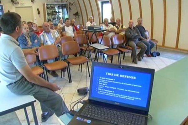 Face à la multiplication des attaques de loup, l'Etat a décidé de former les chasseurs aux tirs d'effarouchement et de défense 