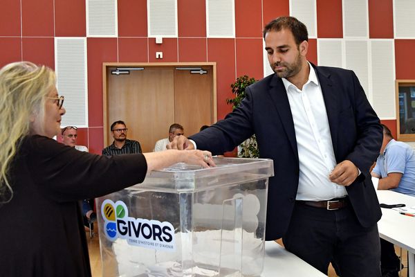 le premier tour de cette nouvelle élection municipale aura lieu à Givors ce dimanche 5 décembre.