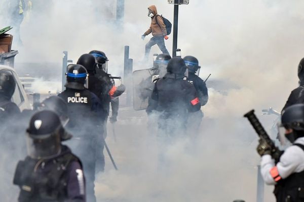 Les incidents sont survenus environ deux heures après le début des rassemblements. 